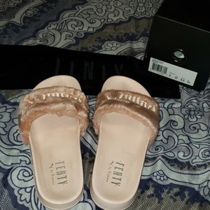 Leadcat Fenty Puma Slides